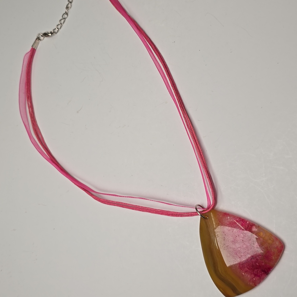 🔸️5/$25🔸️ Dyed Pink And Yellow Stone Necklace